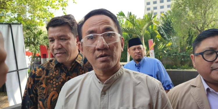 Kepala Bapillu DPP Partai Demokrat, Andi Arief saat hadiri pemeriksaan KPK/RMOL