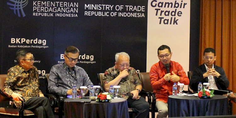 GTT ke-10 menghadirkan narasumber (ki-ka): Plt Deputi Bidang Koordinasi Ekonomi Makro dan Keuangan Kemenko Perekonomian, Ferry Irawan; Chief Economist Bank Mandiri, Andry Asmoro; Ketua Umum Gabungan Pengusaha Ekspor Indonesia, Benny Sutrisno; Ekonom Senior Indef, Muhammad Nawir Messi; serta moderator Direktur Eksekutif Next Policy, Fithra Faisal/Ist