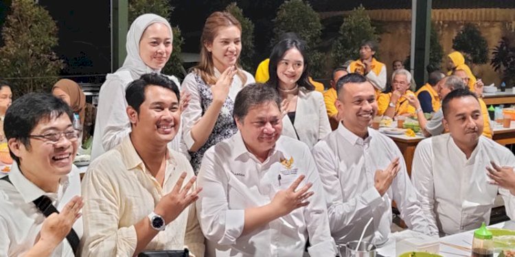 Ketua Umum Partai Golkar Airlangga Hartarto saat bertemu kader Partai Golkar Kota Bandung/RMOLJabar