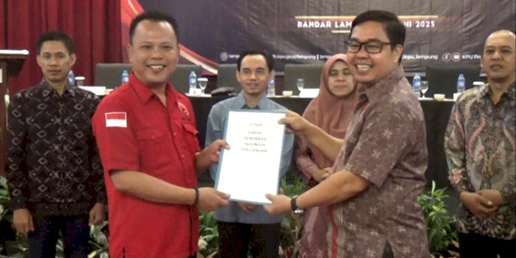 Penyerahan hasil verifikasi administrasi Bacaleg oleh KPU Lampung/Ist