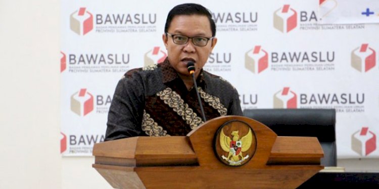 Ketua Bawaslu Sumsel Yenli Elmanoferi/Ist