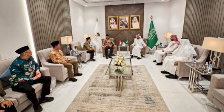 Menteri Agama Yaqut Cholil Qoumas dan Menteri Haji dan Umrah Arab Saudi Taufiq F Al Rabiah saat gelar pertemuan khusus/Ist