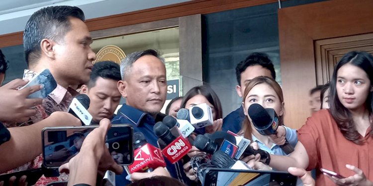 Kuasa hukum Johnny G Plate menjawab pertanyaan wartawan/RMOL