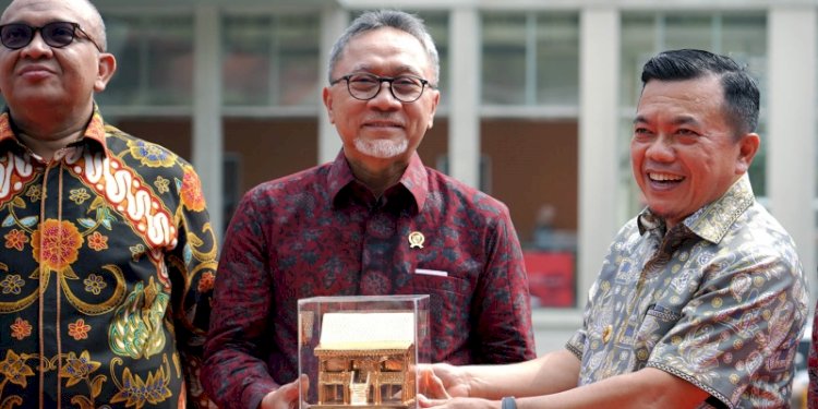 Mendag Zulhas (tengah) saat buka acara satu hari bersama Jambi/Ist