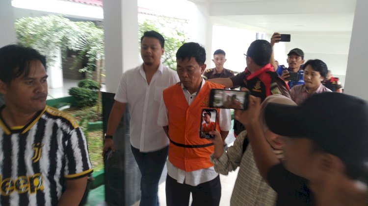 Direktu PT BKN berinisial SU Digiring ke Mobil Tahunan usai ditetapka  tersangka oleh Penyidik Pidsus Kejati Bengkulu