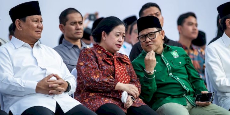 Prabowo Subianto dan Puan Maharani (tengah) saat hadiri puncak Harlah PKB di Stadion Manahan Solo, Minggu (23/7)/Ist
