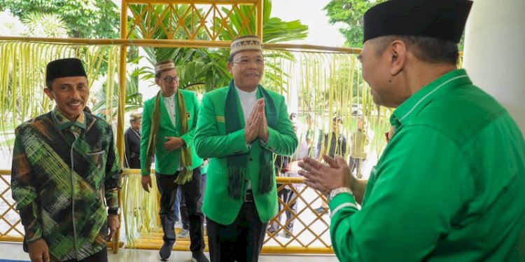 Plt. Ketua Umum PPP Muhamad Mardiono saat tiba di Rumah Dinas Bupati Gorontalo, di Kecamatan Limboto, Kabupaten Gorontalo, pada Minggu siang (23/7)/Ist