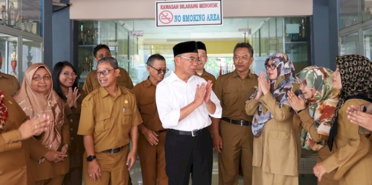 Menteri PMK Muhadjir Effendy melakukan Sidak untuk mengecek proses Penerimaan Peserta Didik Baru (PPDB) di SMA Negeri 5 Tangerang Selatan/Ist