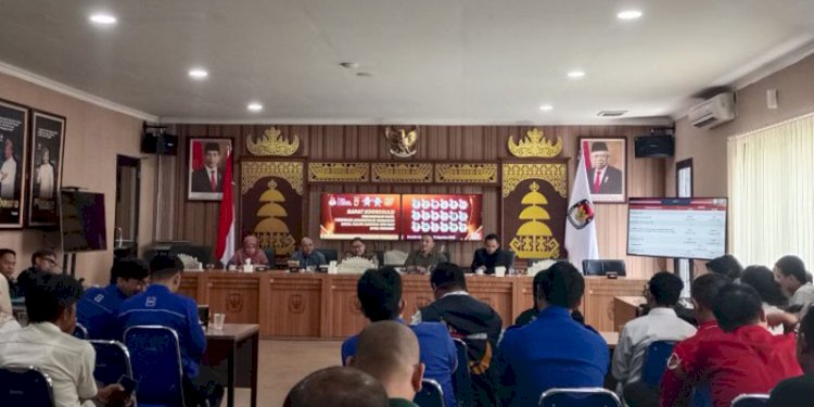 Penyampaian hasil verifikasi administrasi perbaikan di KPU Lampung, Sabtu (5/8)/RMOLLampung