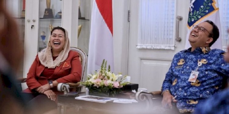 Yenny Wahid dan Anies Baswedan dalam sebuah kesempatan ketika Anies masih menjabat sebagai Gubernur DKI Jakarta./Ist