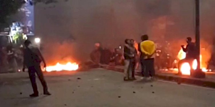 Suasana mencekam di Dago Elos, Kelurahan Dago, Kecamatan Coblong, Kota Bandung, pada Senin malam (14/8)/Ist