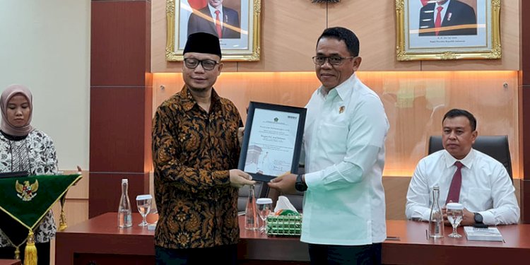 Penyerahan Penghargaan dari Kemenag untuk Polri/Dok Kemenag