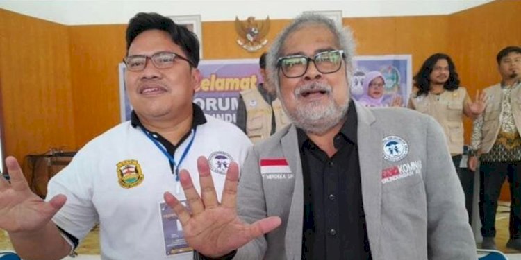 Komnas PA Bandar Lampung, Ahmad Apriliandi bersama mendiang Arist Merdeka Sirait/Ist