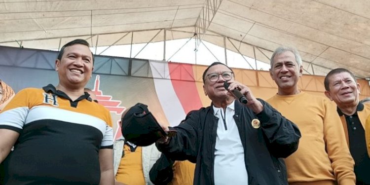 Ketum DPP Partai Hanura Oesman Sapta Odang (OSO) di depan Gedung Sate, Kota Bandung, Jawa Barat, Minggu (27/8)/RMOL