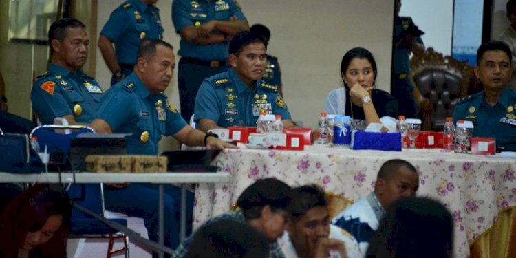Kasal Laksamana TNI Muhammad Ali bersama para pemain teatrikal Laksamana Malahayati/Ist