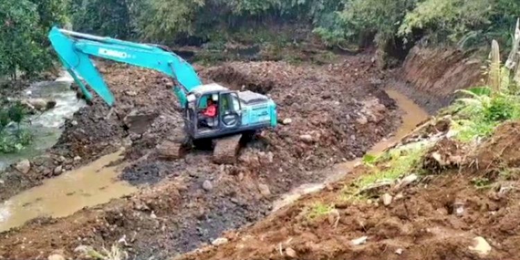 Proses penimbunan dan penggalian di lokasi Ekowisata Rivera/RMOLJabar