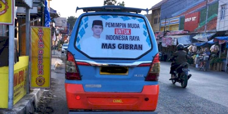 Gambar Gibran Rakabuming Raka muncul di sejumlah angkutan umum di wilayah Cirebon/RMOLJabar
