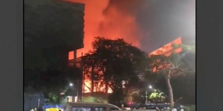 Kebakaran yang terjadi di Museum Nasional pada Sabtu malam (16/9)/Repro