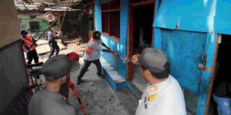 Pembongkaran 150 bangunan liar oleh petugas gabungan di Gang Royal, Jakarta Utara, Rabu (20/9)/Ist