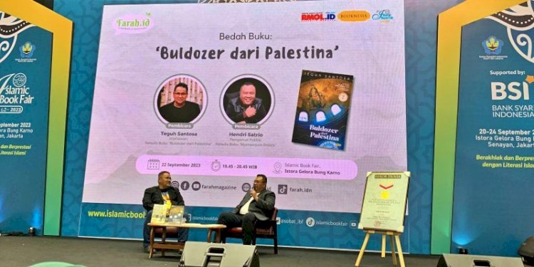 Teguh Santosa membedah buku karyanya, "Buldozer dari Palestina" bersama pengamat politik Hendri Satrio di panggung Islamic Book Fair 2023 di Istora Senayan, Jakarta, pada Jumat malam (22/9)/RMOL