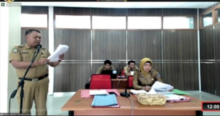 Rahmat Hidayat selaku Asisten Pemerintahan dan Kesejahteraan Rakyat Sekretariat Daerah Bengkulu Utara saat mengikuti proses persidangan/Ist