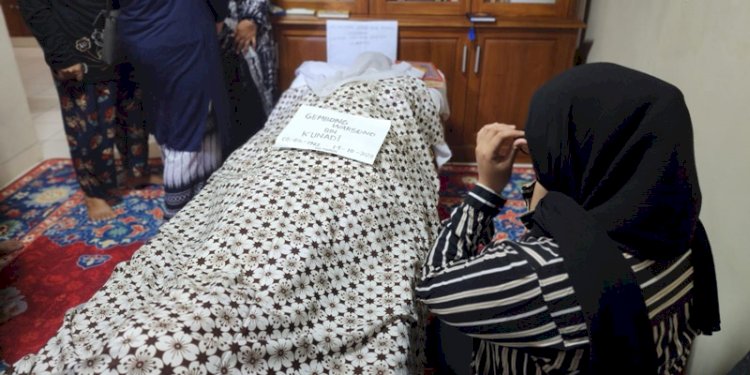 Jenazah politikus PDIP, Gembong Warsono disemayamkan di rumah duka, di Jalan Peninggaran Timur I/39 RT 007 RW 09, Kelurahan Kebayoran Lama Utara, Kecamatan Kebayoran Lama, Jakarta Selatan, Sabtu (14/10)/Ist