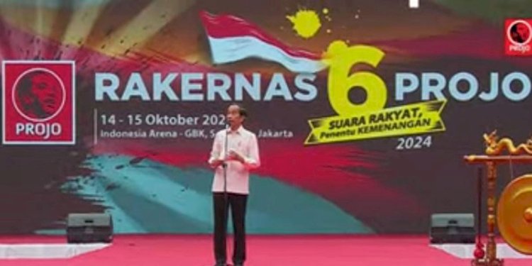 Presiden Joko Widodo saat memberikan sambutan di hadapan relawan Pro Jokowi, di Indonesia Arena, Jakarta, Sabtu (14/10)/RMOL