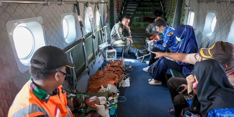 Evakuasi medis TNI AL terhadap peserta Jambore di Pulau Bawean/Ist