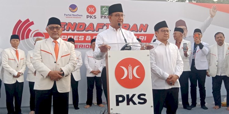 Pasangan Capres-Cawapres, Anies Baswedan dan Muhaimin Iskandar tiba di Markas DPP PKS di Jalan TB Simatupang, Jakarta Selatan, Kamis (19/10).