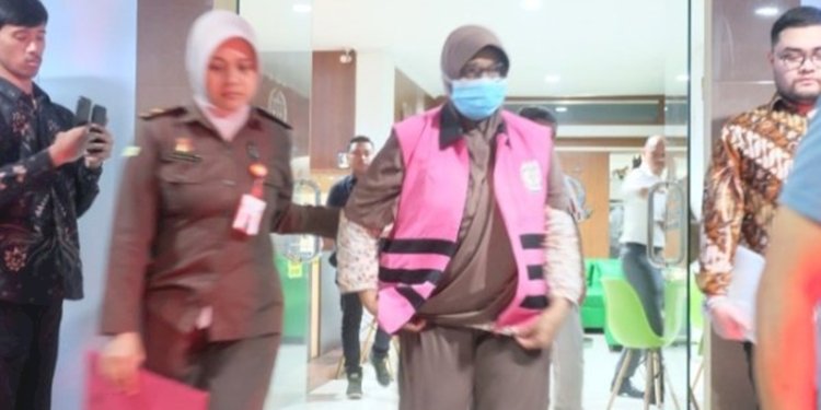Tersangka RS saat akan dibawa ke Lapas kelas II A Jember/RMOLJatim