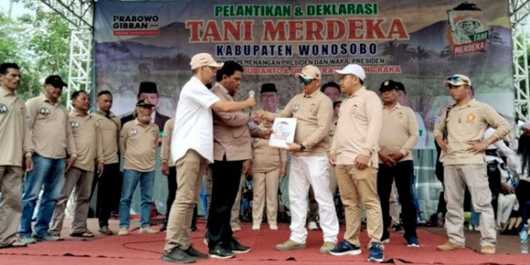 Deklarasi dukungan Prabowo-Gibran oleh Tani Merdeka Kabupaten Wonosobo di Lapangan Desa Wonosroyo, Kecamatan Watumalang/Ist