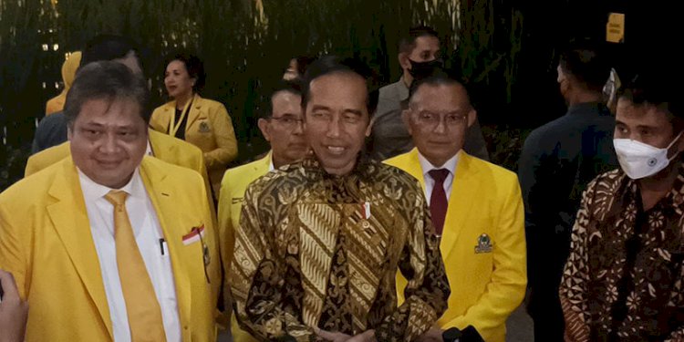 Presiden Jokowi bersama Ketua Umum Partai Golkar Airlangga Hartarto/RMOL