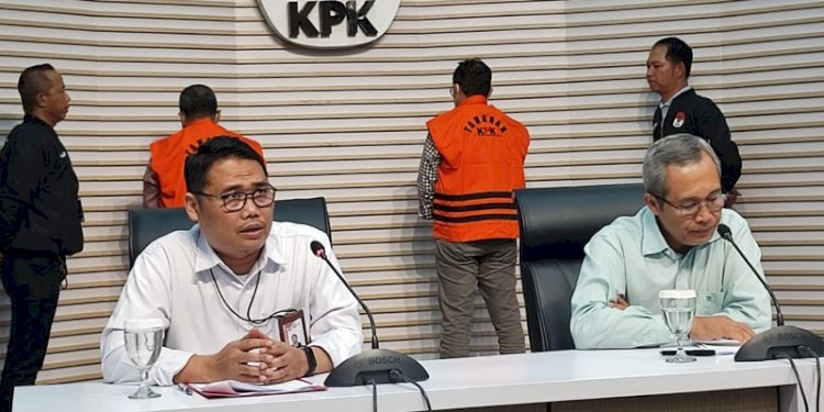 Direktur Penyidikan KPK Asep Guntur Rahayu (kiri) dan Wakil Ketua KPK Alexander Marwata (kanan) di Gedung Merah Putih KPK, Jalan Kuningan Persada Kav 4, Setiabudi, Jakarta Selatan, Kamis malam (9/11)/RMOL