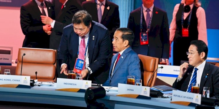 Menko Perekonomian Airlangga Hartarto mendampingi Presiden Joko Widodo menghadiri Rangkaian negosiasi dan pertemuan The Indo-Pacific Economic Framework for Prosperity (IPEF) yang digelar di Moscone Center, San Francisco, Amerika Sertikat, pada Kamis (16/11)/Ist