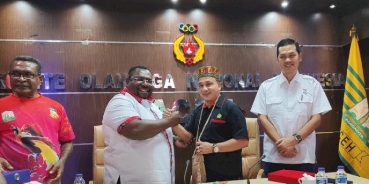 Pengurus KONI Papua saat berkunjung ke KONI Aceh/Ist