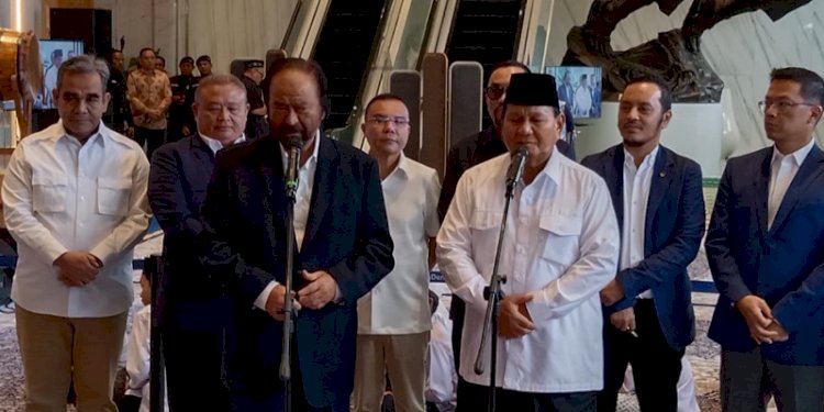 Ketua Umum Partai Nasdem Surya Paloh menyambut Kedatangan Calon Presiden Prabowo Subianto di Nasdem Tower, Jalan Gondangdia, Menteng, Jakarta Pusat, Jumat (22/3)/RMOL
