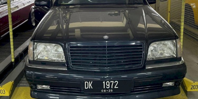 1 unit mobil Mercedes Benz milik mantan Walikota Bekasi Rahmat Effendi dilelang KPK/Ist