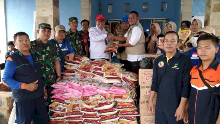 ex-officio Kepala Badan Penanggulangan Bencana Daerah (BPBD) Lebong, Mustarani Abidin saat menerima bantuan secara simbolis/RMOLBengkulu