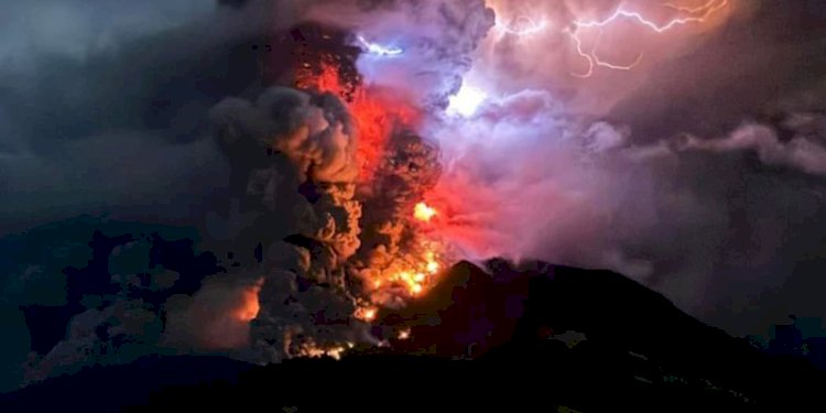 Penampakan erupsi Gunung Ruang/RMOLJabar