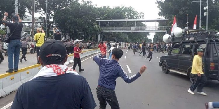 Unjuk rasa dua kubu sempat ricuh di kawasan Patung Kuda Arjuna Wiwaha, Jakarta Pusat pada Jumat (19/4)/RMOL