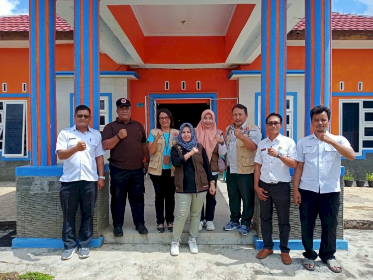 Tampak tim BNPB, BPBD Provinsi Bengkulu, BPBD Lebong saat ingin memverifikasi usulan Bupati Lebong, Kopli Ansori foto bersama di Kantor BPBD Lebong/RMOLBengkulu