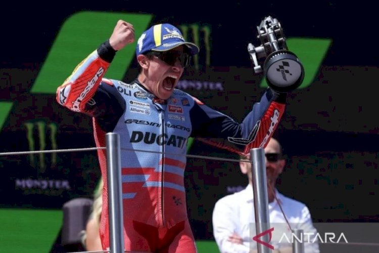 ilustrasi - Pembalap Ducati Marc Marquez merayakan di podium setelah balapan MotoGP Moto Grand Prix Catalonia di Sirkuit de Catalunya pada Minggu (26/5/2024) di Montmelo di pinggiran Barcelona. (ANTARA/AFP/Lluis Gen)