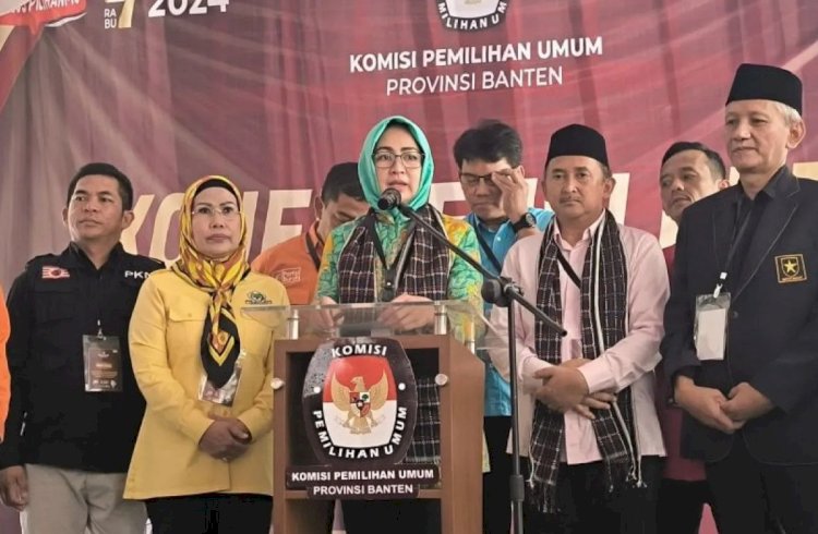 ilustrasi - Pasangan bakal calon gubernur dan wakil gubernur Banten Airin Rachmi Diany-Ade Sumardi dalam konferensi pers di KPU Provinsi Banten, Serang, Rabu (28/8/2024). ANTARA/Devi Nindy