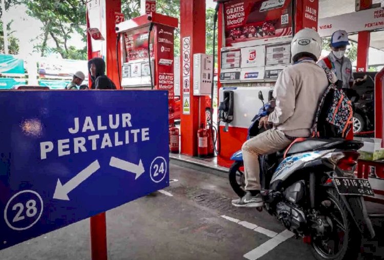 ilustrasi - Seorang pengendara mengatre BBM Pertalite di SPBU. ANTARA/HO-Humas Pertamina Patra Niaga