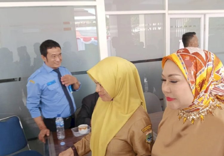ilustrasi - Mantan Gubernur Banten Ratu Atut Chosiyah (kanan) hadir di DPRD Banten, Senin (2/9/2024). ANTARA/Mulyana