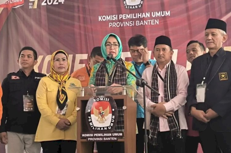 ilustrasi - Pasangan bakal calon gubernur dan wakil gubernur Banten Airin Rachmi Diany-Ade Sumardi dalam konferensi pers di KPU Provinsi Banten, Serang, Rabu (28/8/2024). ANTARA/Devi Nindy