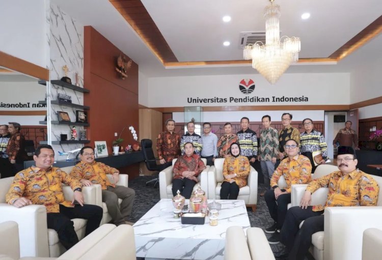 ilustrasi - Bupati Serang Ratu Tatu Chasanah (tengah kanan) di Serang, Banten, melakukan penandatanganan Memorandum of Understanding (MoU) dengan Rektor Universitas Pendidikan Indonesia (UPI) Bandung, Jumat (6/9/2024). (ANTARA/HO-Pemkab Serang)