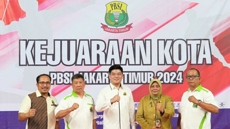 Wakil Ketua Umum II PBSI (Persatuan Bulutangkis Seluruh Indonesia) Jakarta Timur Eddy Wijaya saat membuka kejuaraan bulutangkis. (ist)