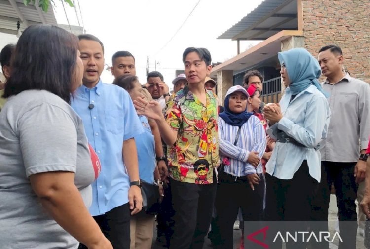 ilustrasi - Wakil Presiden Terpilih Gibran Rakabuming Raka bersama Respati dan Astrid melakukan blusukan di Kampung Mutihan, Kelurahan Sondakan, Kecamatan Laweyan, Solo, Jawa Tengah, Selasa (10/9/2024). ANTARA/Aris Wasita.