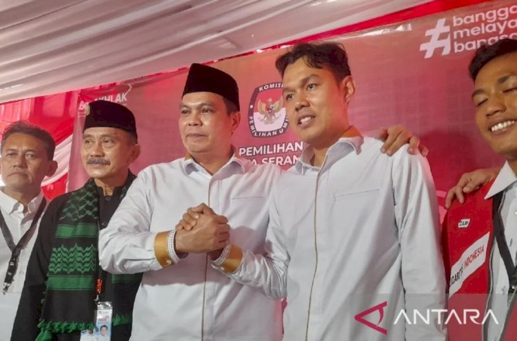 ilustrasi - Bakal calon Wali Kota dan Wakil Wali Kota Budi Rustandi dan Nur Agis Aulia saat mendaftar di KPU Kota Serang, Banten, Rabu (28/8/2024). (ANTARA/Desi Purnama Sari)